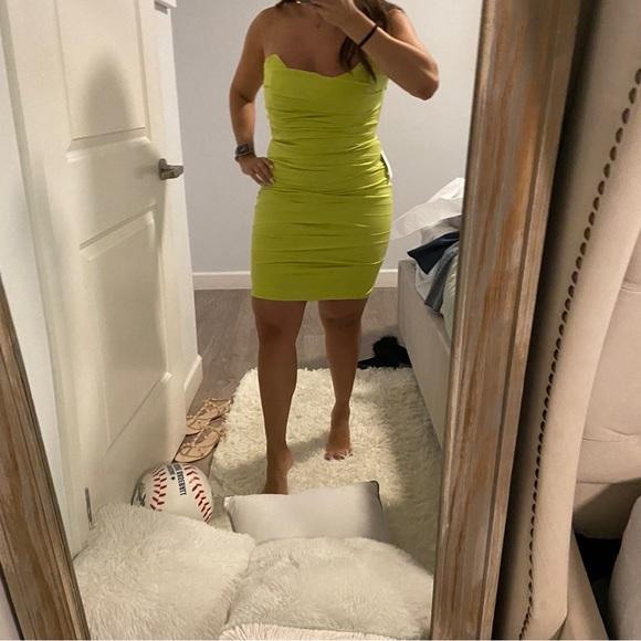 Lime green corset ruched dress- Miss Circle - Picture 2 of 7